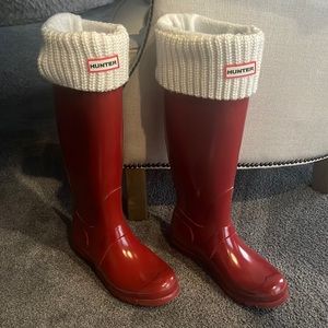 Red gloss hunter boots size 8, with cream socks.  Excellent condition